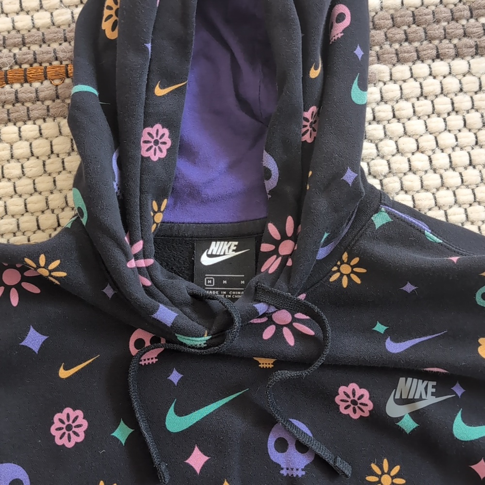 Nike Day of the Dead Hoodie with Multicolor Skull & Floral Pattern - Picture 4 of 6